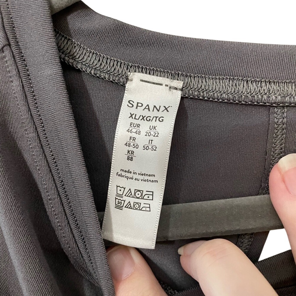 Spanx XL/XG Gray Long Sleeve Top Athletic Activewear Thumb Hole - Picture 2 of 6
